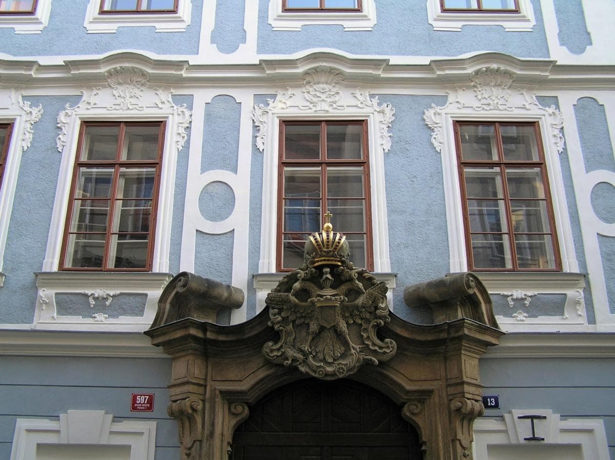 Vápenná fasádní barva HERBOL - MINERALFARBE zdobí ty nejvýznamnější zámky, kostely i paláce po celé republice (Praha, 2019)